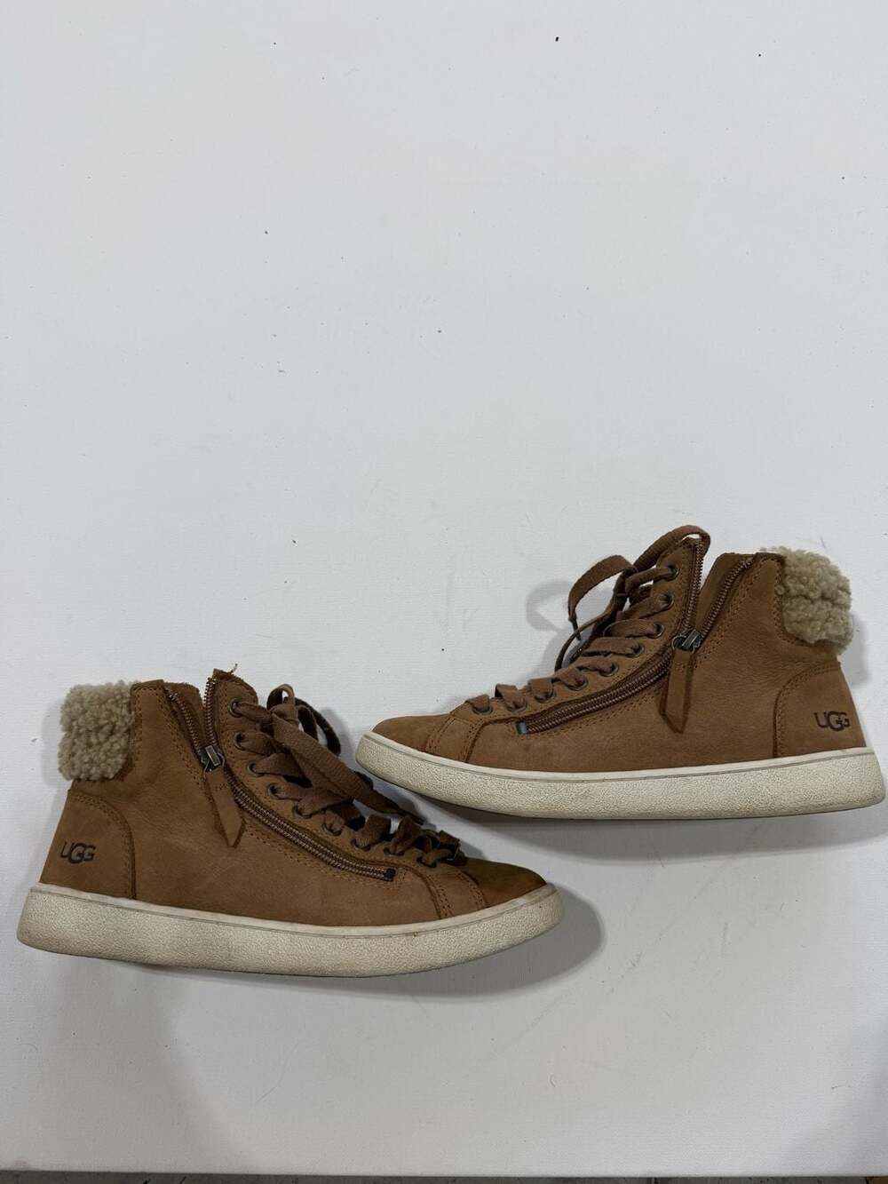 Ugg Olive High-Top Sneakers Size 8 Chestnut Leather Shearling Zip Boots